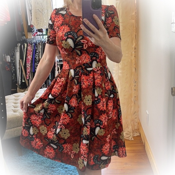 💕NWT Lularoe Amelia Dress with pockets Fit & Flare Red Floral & Paisley Design - Picture 2 of 15